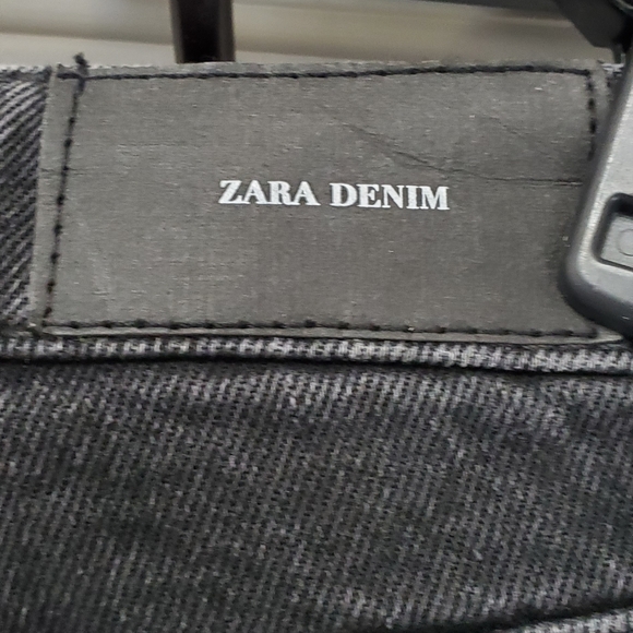 ZARA BLACK HIGH WASTED FRINGED ANKLE MOM JEANS - Picture 3 of 5